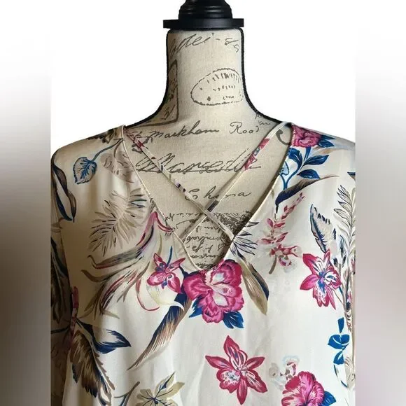 Lush size M floral long sleeves blouse.  Crisscross design in the front EUC - Picture 7 of 8